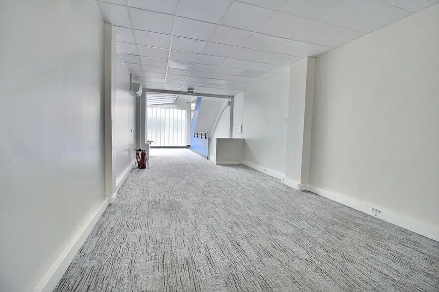 9 Rue De La Dhuis, Paris for sale - Interior Photo - Image 3 of 9