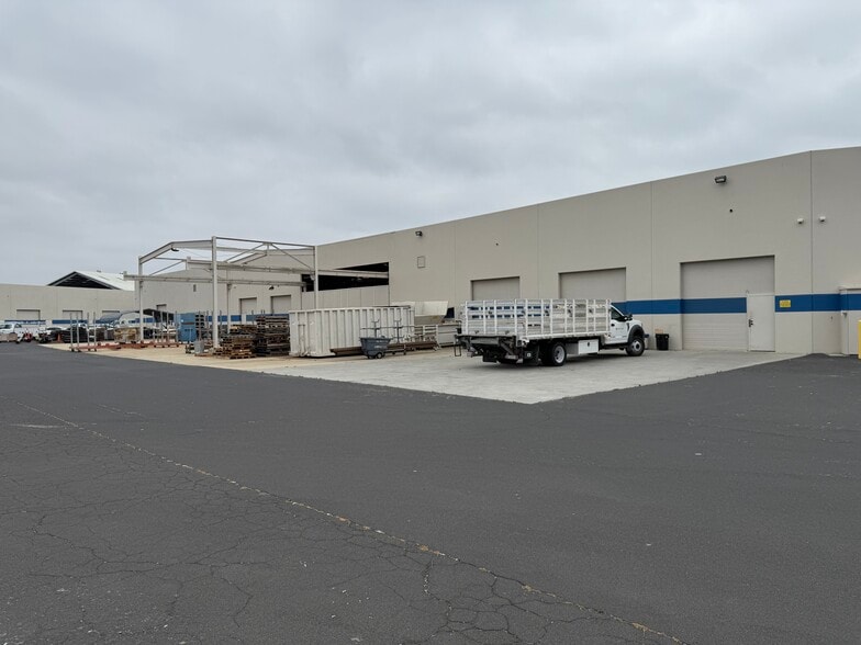 1301 Laurelwood Rd, Santa Clara, CA for lease - Building Photo - Image 2 of 14