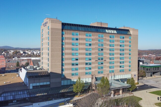 More details for 700 Elm St, Manchester, NH - Hospitality for Sale