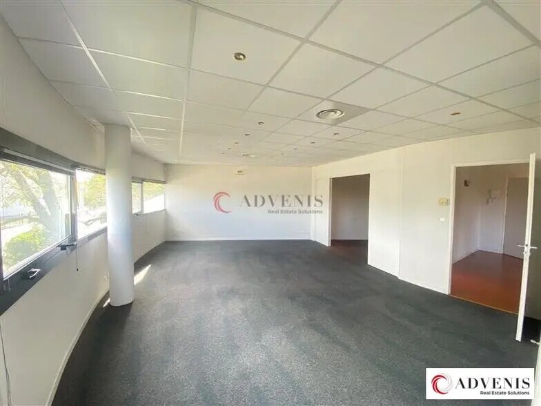 Office in Mérignac for lease - Interior Photo - Image 2 of 12