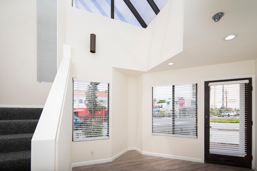 4895 Cass St, San Diego, CA à louer - Photo intérieure - Image 2 de 12