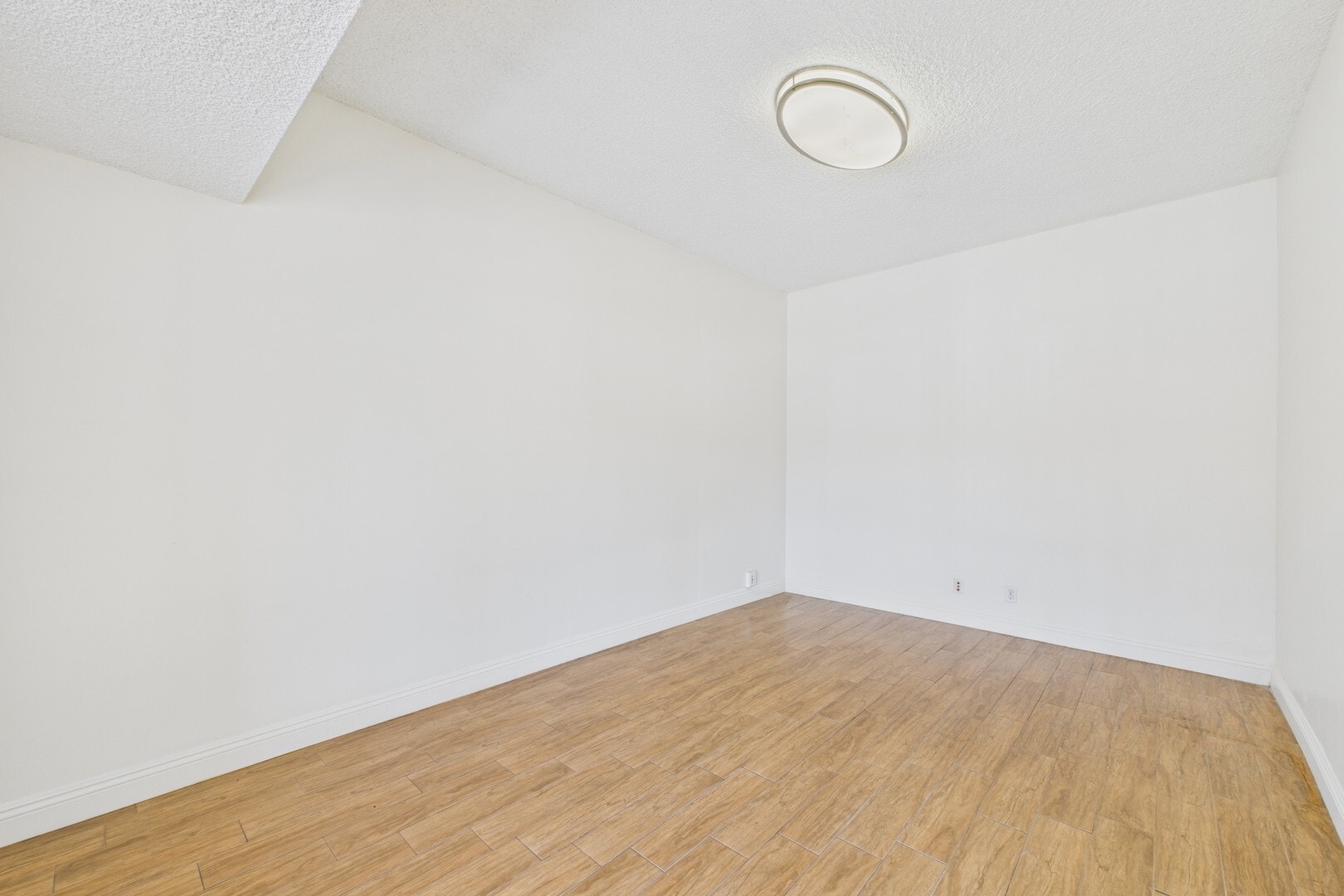 13615 Victory Blvd, Van Nuys, CA for lease Interior Photo- Image 1 of 2