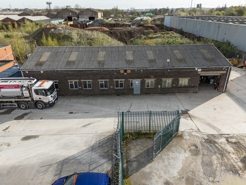 Parkside Ln, Leeds for sale - Building Photo - Image 2 of 4