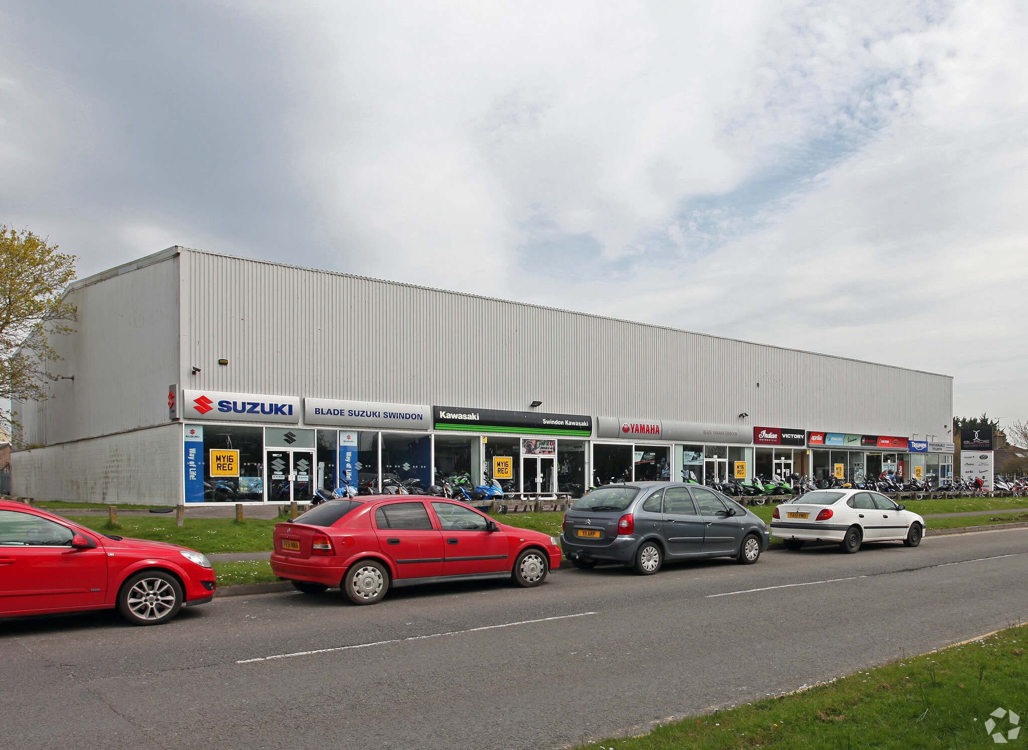 2-2 Elgin Dr, Swindon for lease Primary Photo- Image 1 of 4