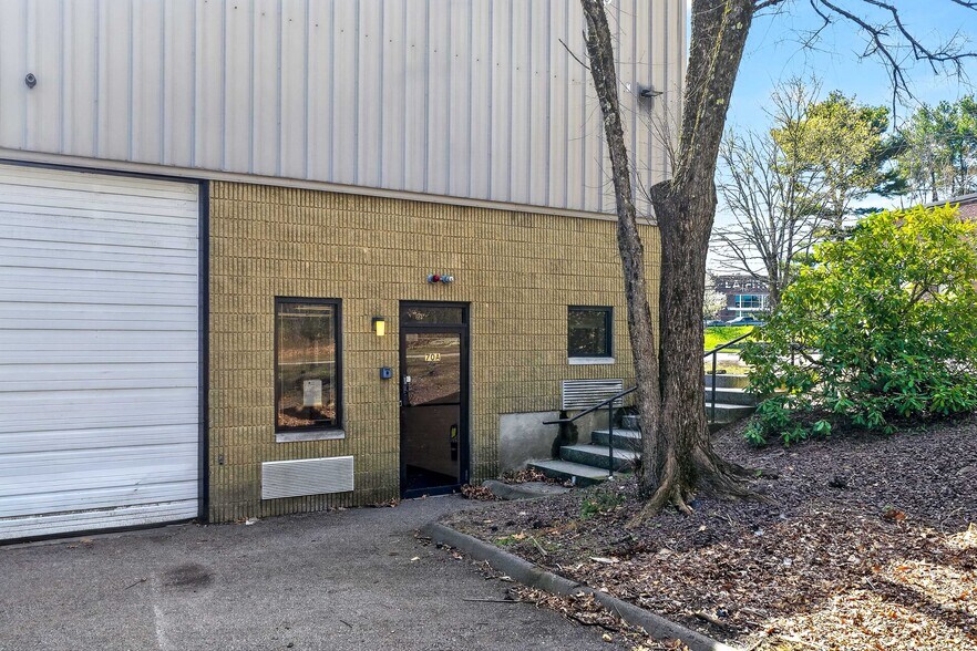70 Hawes Way, Stoughton, MA à louer - Photo du bâtiment - Image 3 de 8