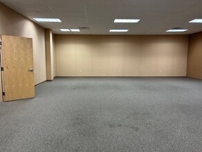 635 Columbus Ave, Lebanon, OH for lease Interior Photo- Image 2 of 4