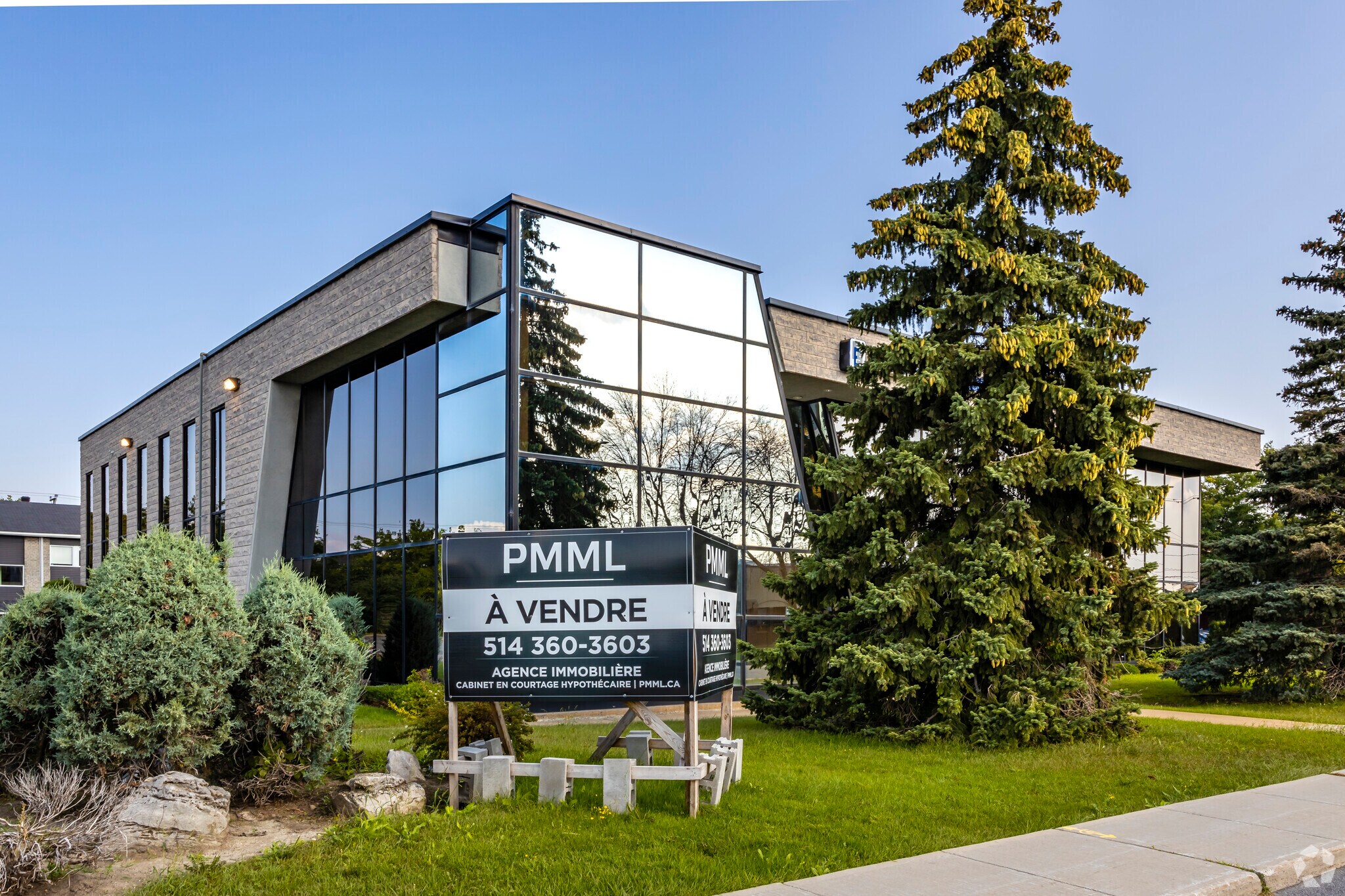 1755 Rue Saint-Régis, Dollard-des-Ormeaux, QC for sale Primary Photo- Image 1 of 1