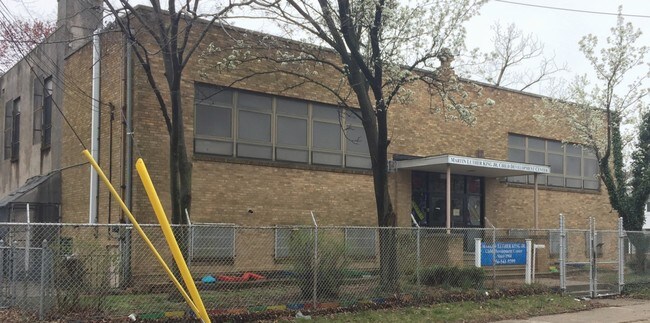 More details for 678 Florence St, Camden, NJ - Retail for Lease
