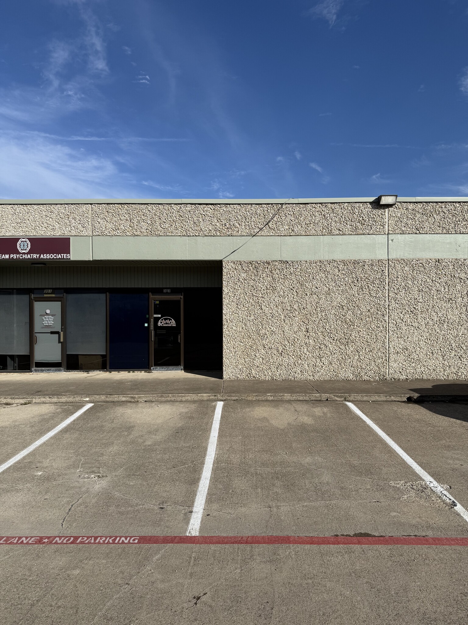 2100 S Great Southwest Pky, Grand Prairie, TX for lease Building Photo- Image 1 of 6