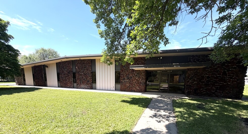 245 37th Ave N, Saint Cloud, MN for sale - Building Photo - Image 3 of 4