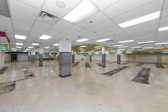 3261-3285 Steinway St, Astoria, NY à louer Photo intérieure- Image 1 de 16