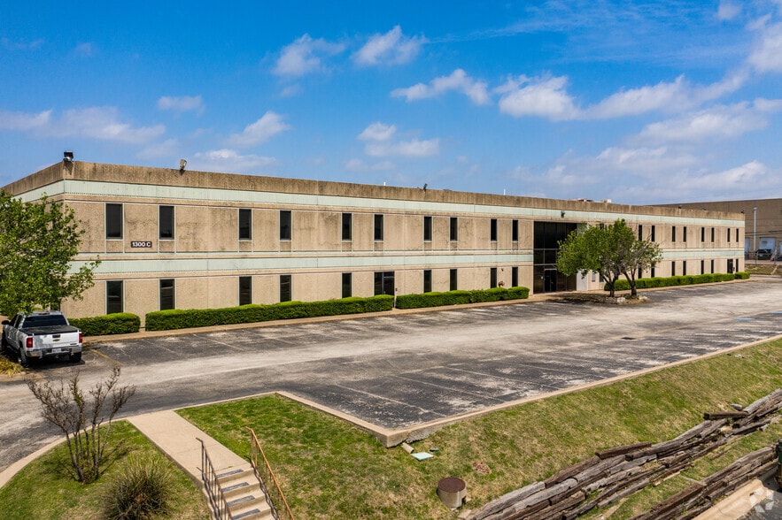 1300 E Anderson Ln, Austin, TX for lease - Building Photo - Image 3 of 10