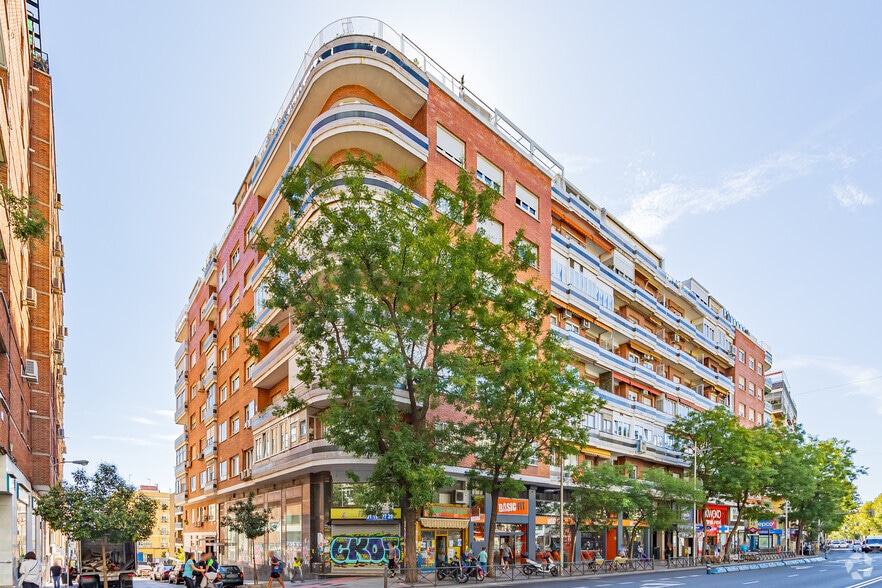 Immeuble residentiel dans Madrid, Madrid à vendre - Photo du bâtiment - Image 1 de 2
