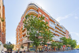 Plus de détails pour Multi-résidentiel à vendre