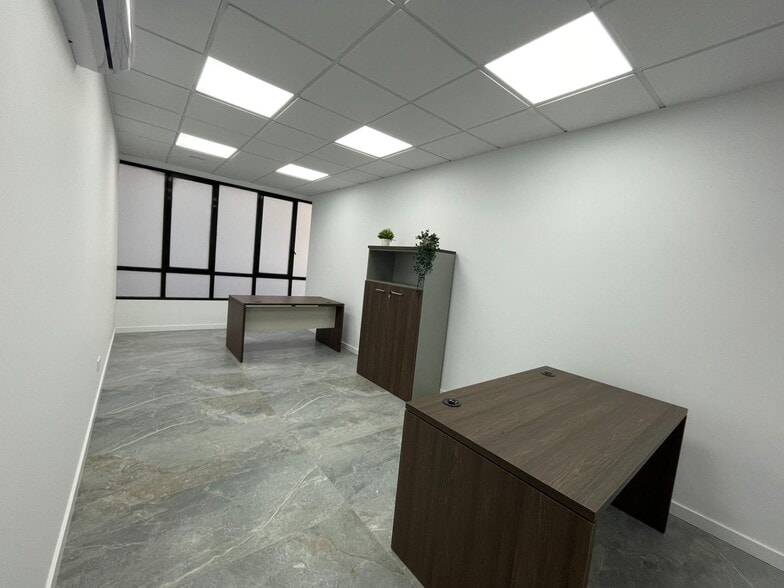 Office in València for lease - Building Photo - Image 3 of 18
