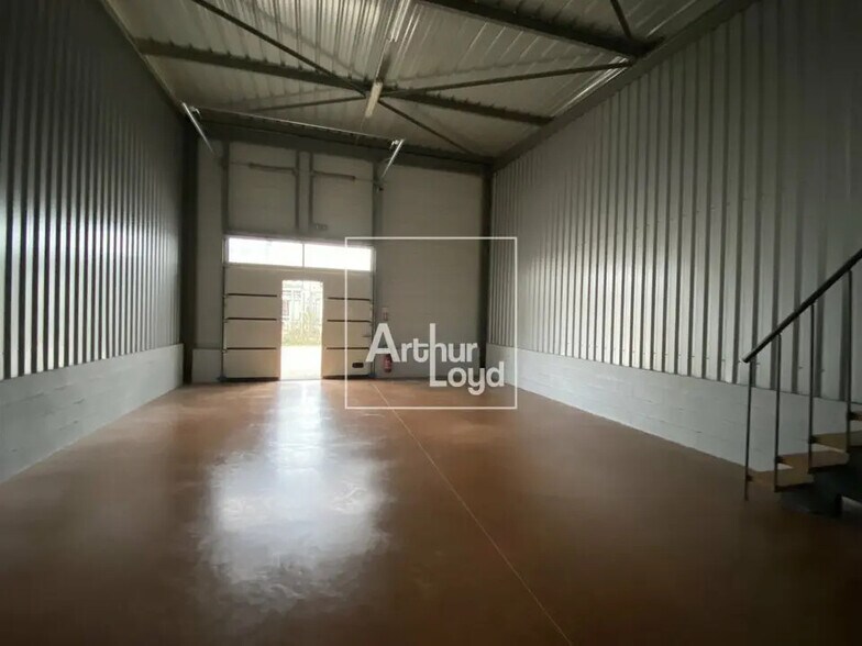 Flex in Chartrettes for sale - Building Photo - Image 1 of 6