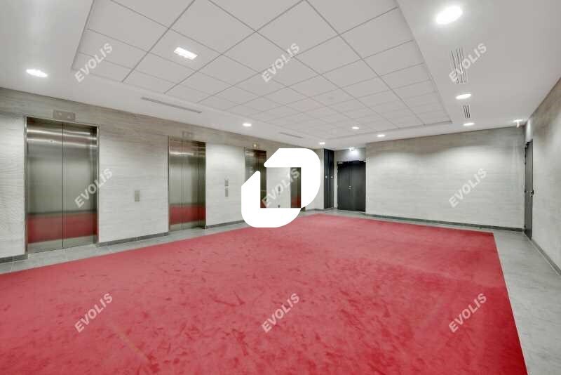Office in Paris for lease - Lobby - Image 2 of 14