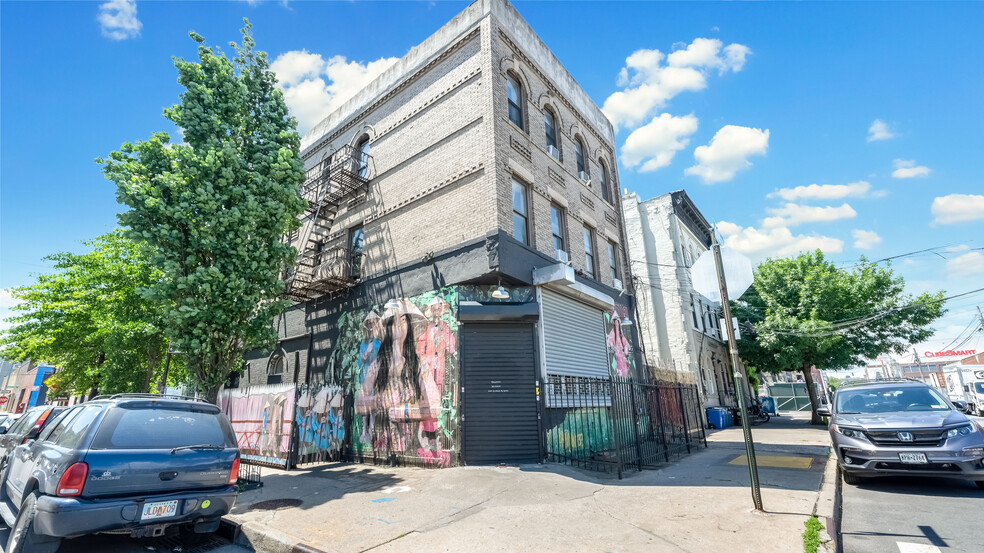 112 Harrison Pl, Brooklyn, NY for sale - Building Photo - Image 2 of 6