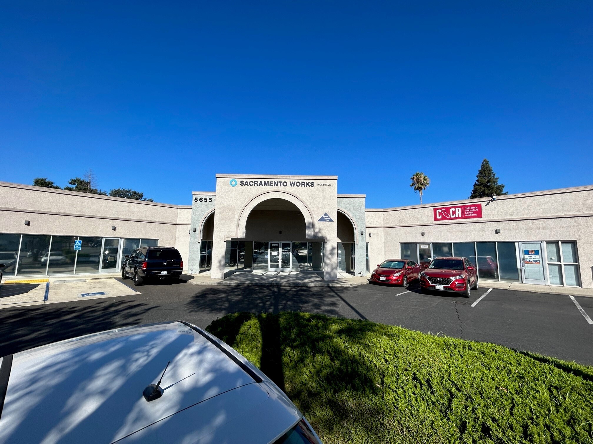 5655-5675 Hillsdale Blvd, Sacramento, CA à louer Photo du bâtiment- Image 1 de 5