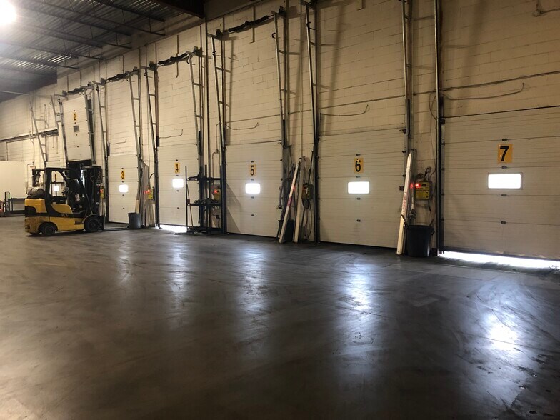 7 Rimini Mews, Mississauga, ON à louer - Photo du bâtiment - Image 2 de 6