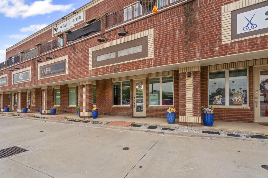 251 S Mill St, Lewisville, TX à vendre - Photo du bâtiment - Image 2 de 17