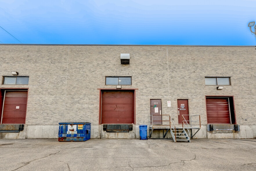 35 Rue De Lauzon, Boucherville, QC à louer - Photo du bâtiment - Image 3 de 4