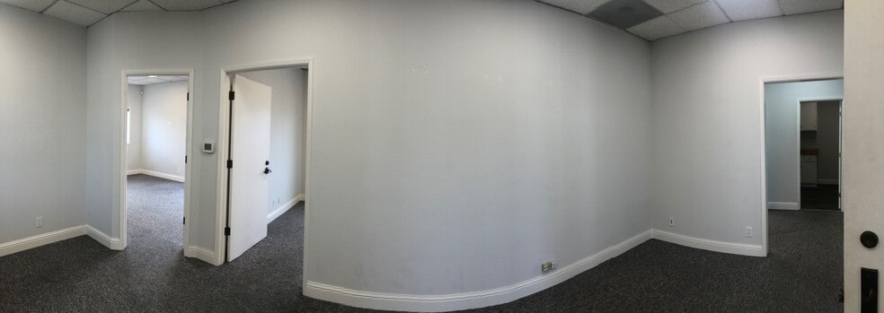 2100 Embarcadero, Oakland, CA for lease - Building Photo - Image 3 of 15