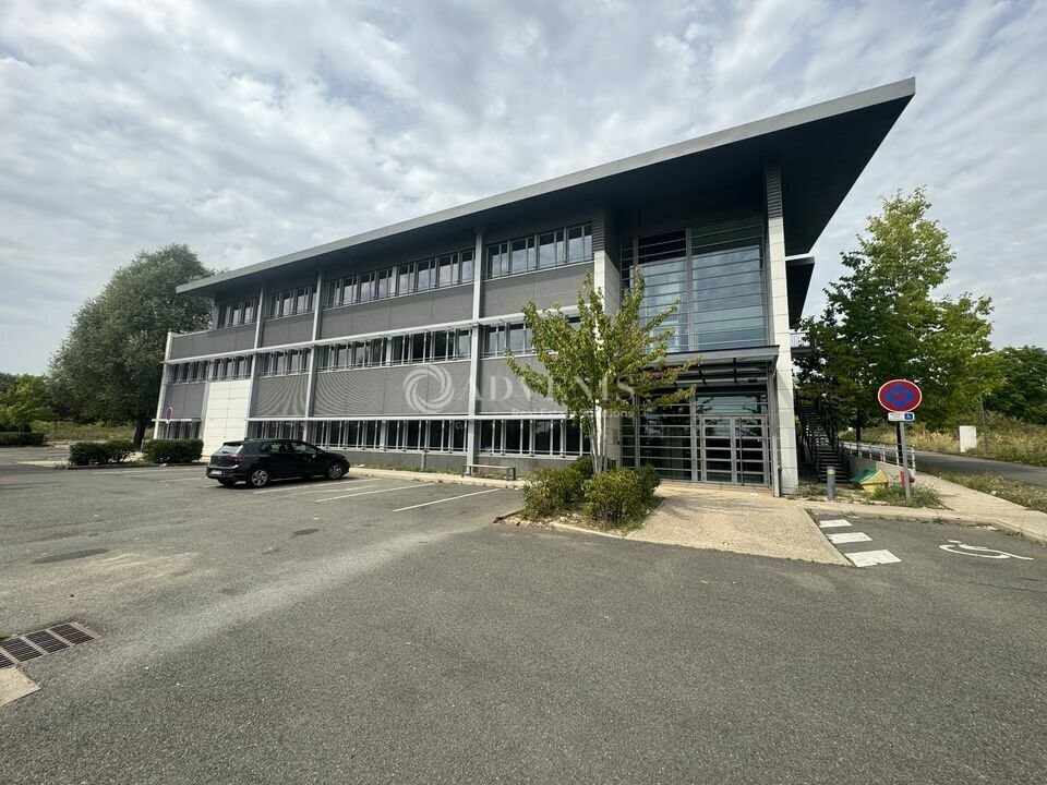 Flex in Roissy-en-France for lease Building Photo- Image 1 of 12