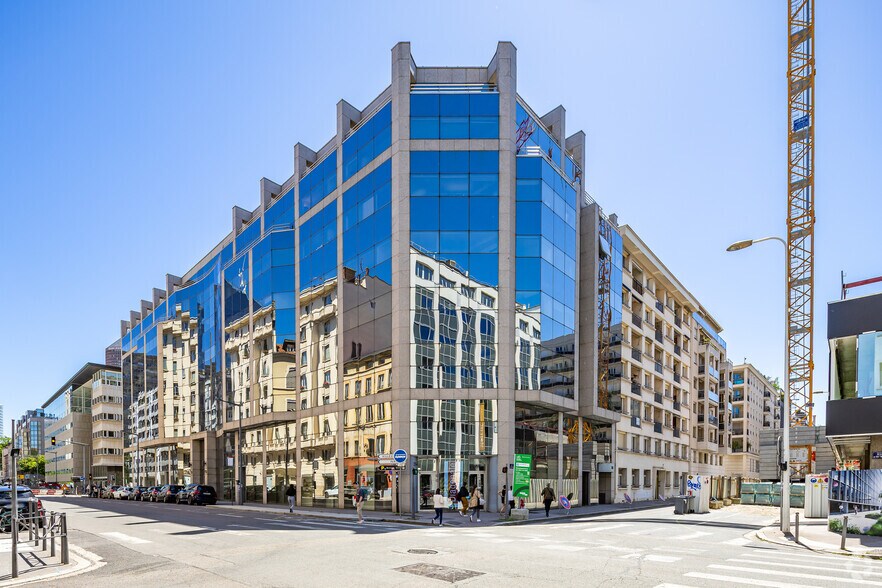 Office in Lyon for sale - Primary Photo - Image 1 of 2