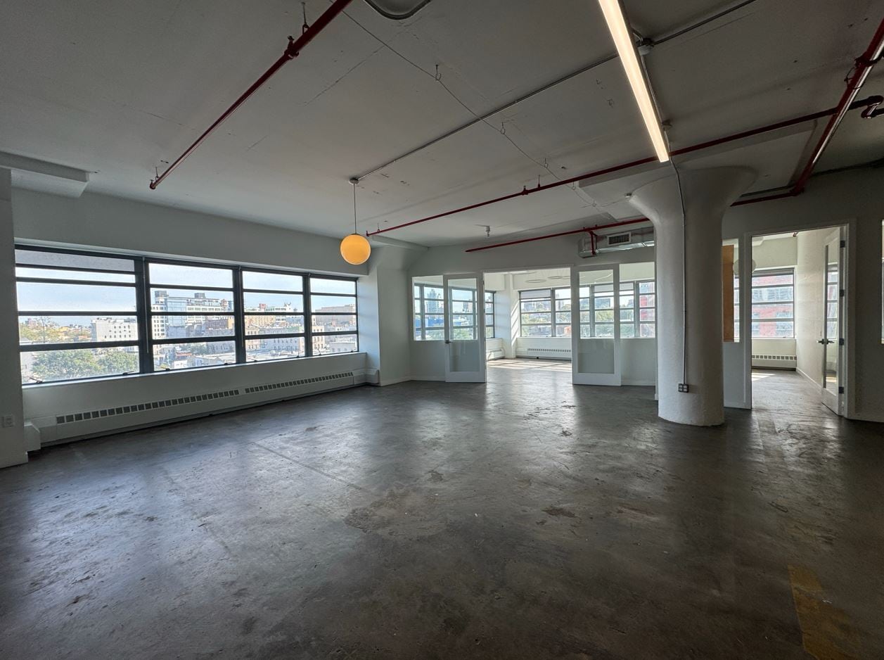 141 Flushing Ave, Brooklyn, NY à louer Photo intérieure- Image 1 de 2