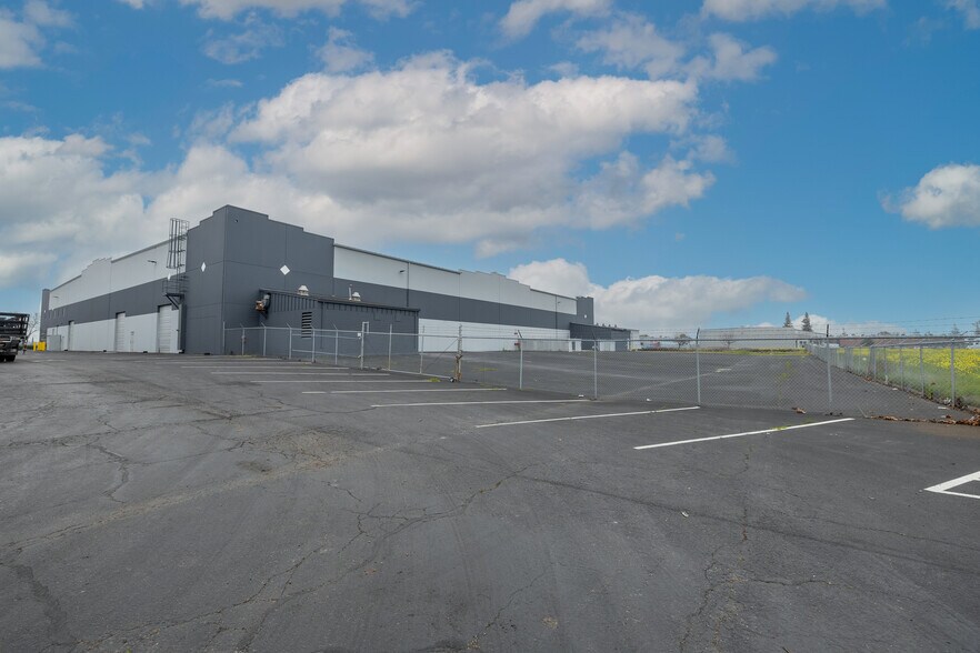 2518 Boeing Way, Stockton, CA à louer - Photo du bâtiment - Image 3 de 11