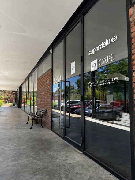 217 E Dickson St, Fayetteville, AR for lease - Building Photo - Image 3 of 8