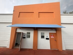 401-425 NW 10th Ter, Hallandale Beach, FL for lease Interior Photo- Image 2 of 14