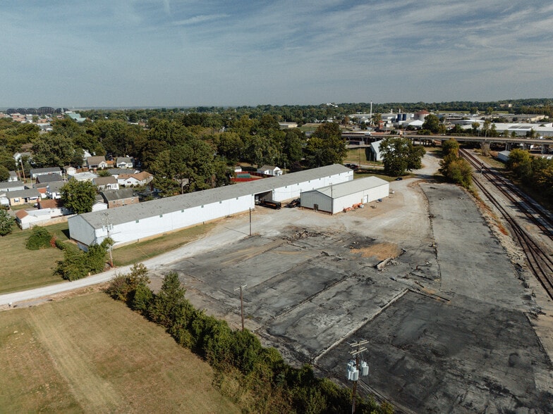 1156 1st St, Henderson, KY à louer - Photo du bâtiment - Image 3 de 27