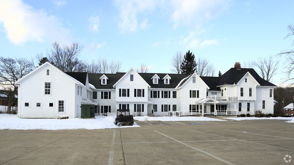 33-35 N Chillicothe Rd, Aurora, OH à louer - Photo du bâtiment - Image 2 de 5