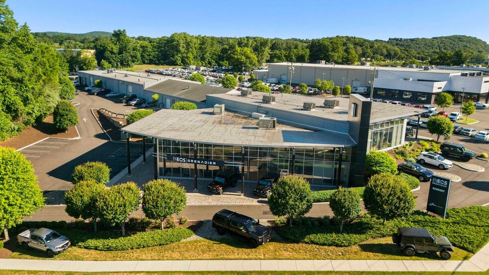 100 Federal Rd, Danbury, CT for sale - Building Photo - Image 2 of 19