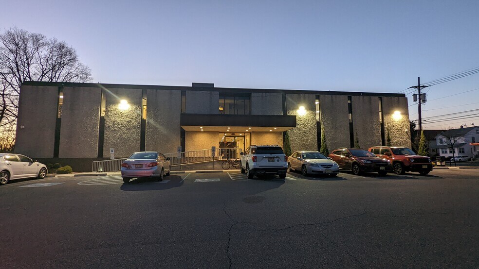 236 E Westfield Ave, Roselle Park, NJ à louer - Photo du bâtiment - Image 3 de 4