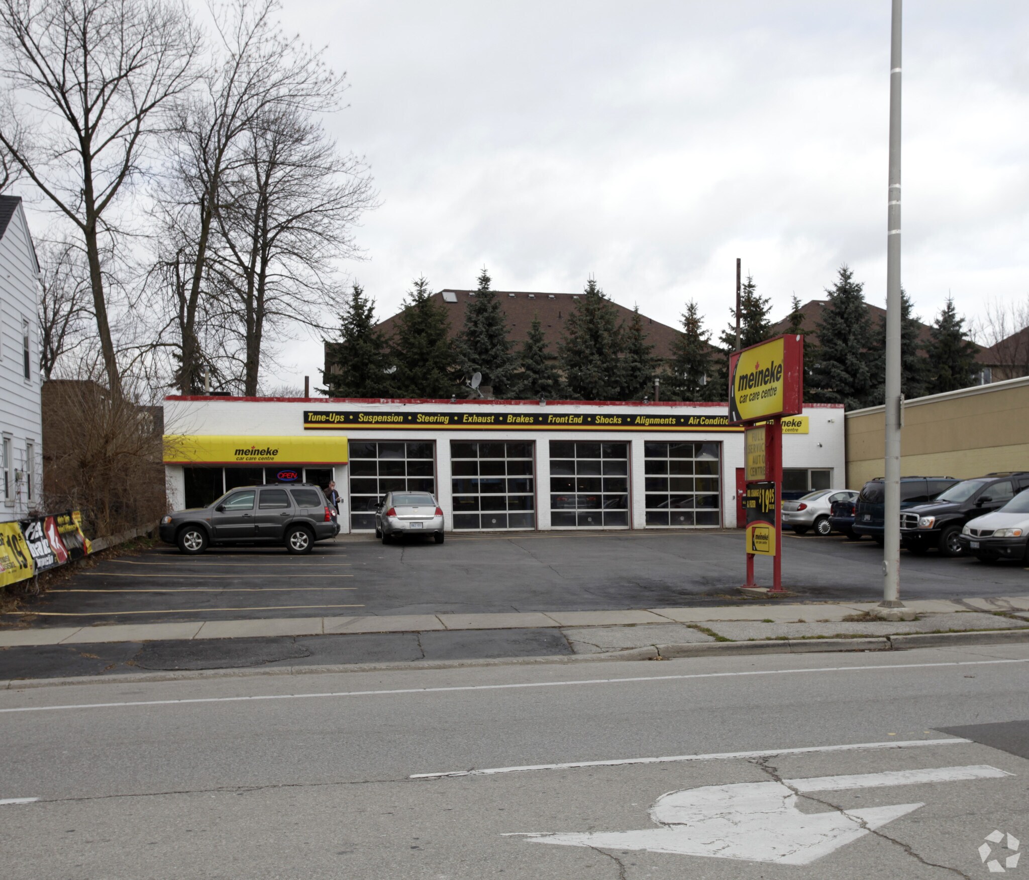143 Lakeshore Rd W, Oakville, ON for sale Primary Photo- Image 1 of 1