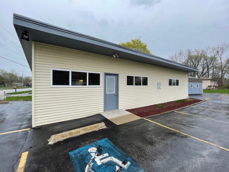 1741 W Old Ridge Rd, Hobart, IN à vendre - Photo du bâtiment - Image 2 de 9