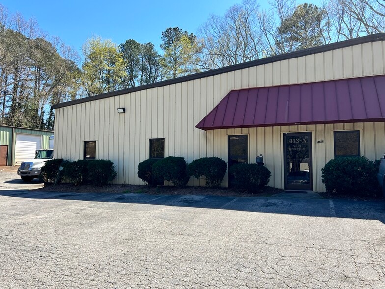 413 W Chatham St, Cary, NC for lease - Building Photo - Image 2 of 19