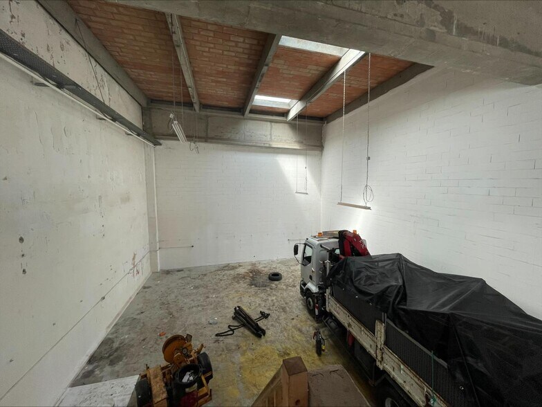Flex dans SAINT-OUEN-L'AUMONE à louer - Photo du bâtiment - Image 3 de 8
