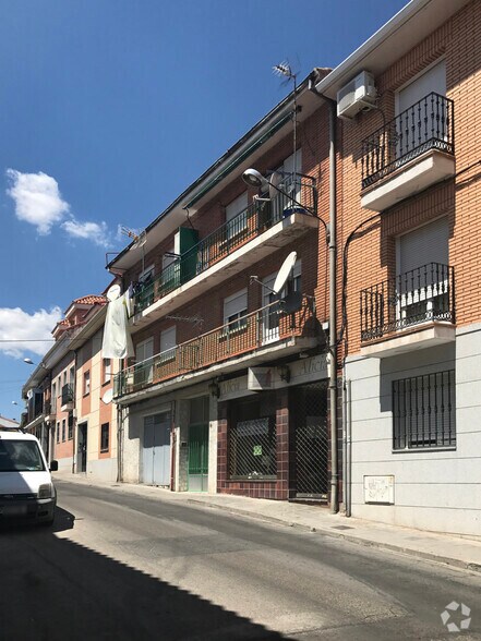 Commerce de détail dans Colmenar Viejo, Madrid à louer - Photo du bâtiment - Image 2 de 3