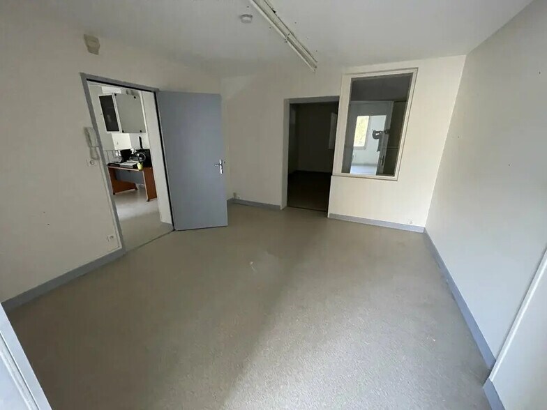 Office in Tinqueux for lease - Interior Photo - Image 3 of 6