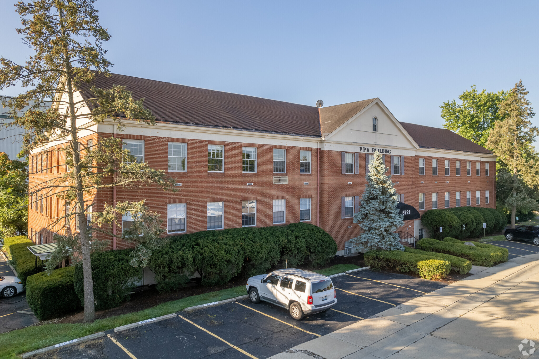 5721 Dragon Way, Cincinnati, OH for lease Building Photo- Image 1 of 9