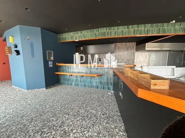 Retail in Toulon for lease - Interior Photo - Image 2 of 7