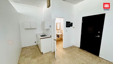 4304-4324 Cochran St, Simi Valley, CA à louer Photo intérieure- Image 2 de 2