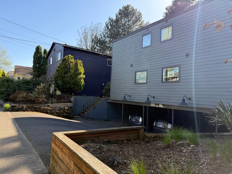 117 SE 30th Pl, Portland, OR for sale - Building Photo - Image 2 of 8