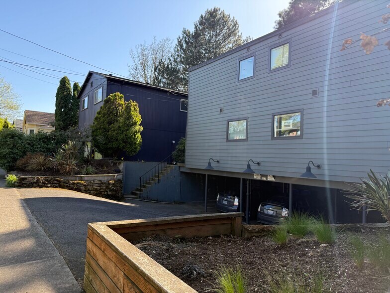 117 SE 30th Pl, Portland, OR à vendre - Photo du bâtiment - Image 2 de 8