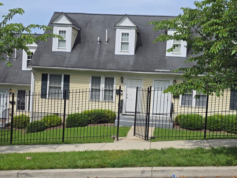 2504 Kent Village Dr, Hyattsville, MD for sale - Primary Photo - Image 1 of 1