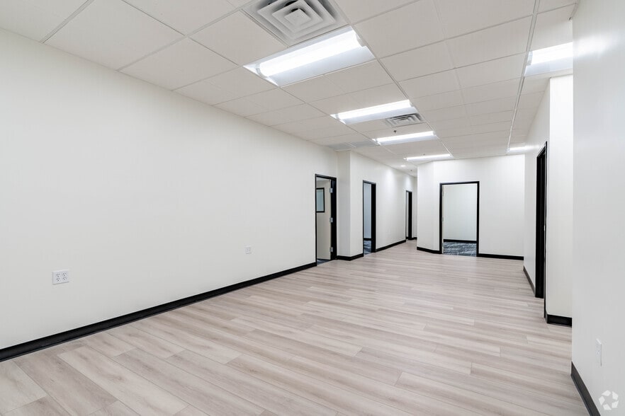 240 N Sunway Dr, Gilbert, AZ for lease - Interior Photo - Image 3 of 45